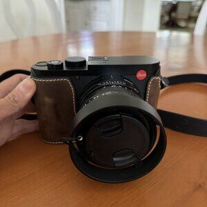 Leica Q3 Digital Camera Black 19080 w/Summilux 28mm F/1.7 Lens